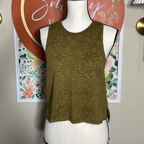 Lululemon Train to Be Tank Top
Ripple Wave Deep Artifact / Auric Gold - Picture 2 of 7